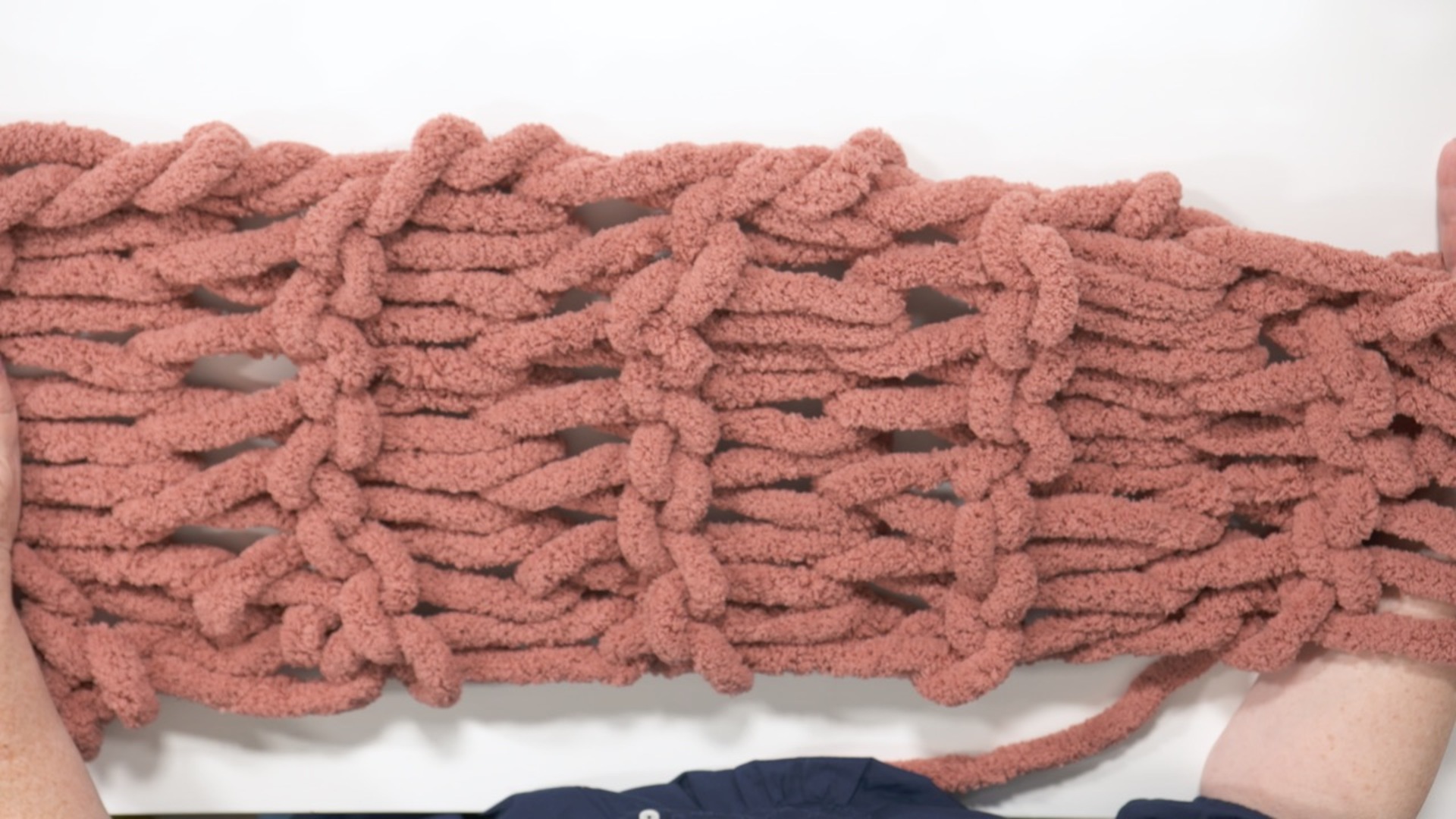 Arm Knitting Plain Stitch & Knotted Stitch