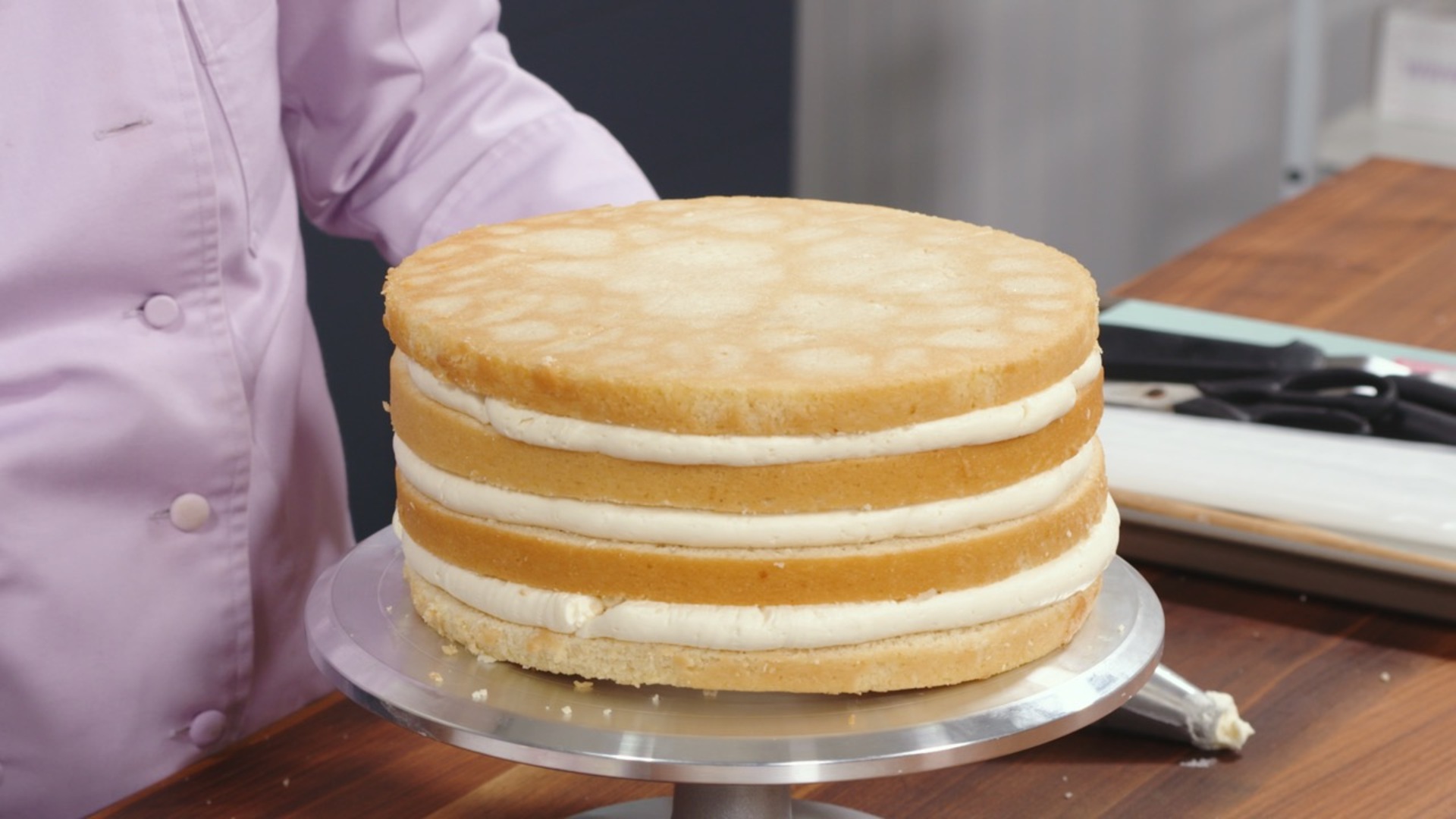 Stacking the Cakes With Buttercream & Dowels