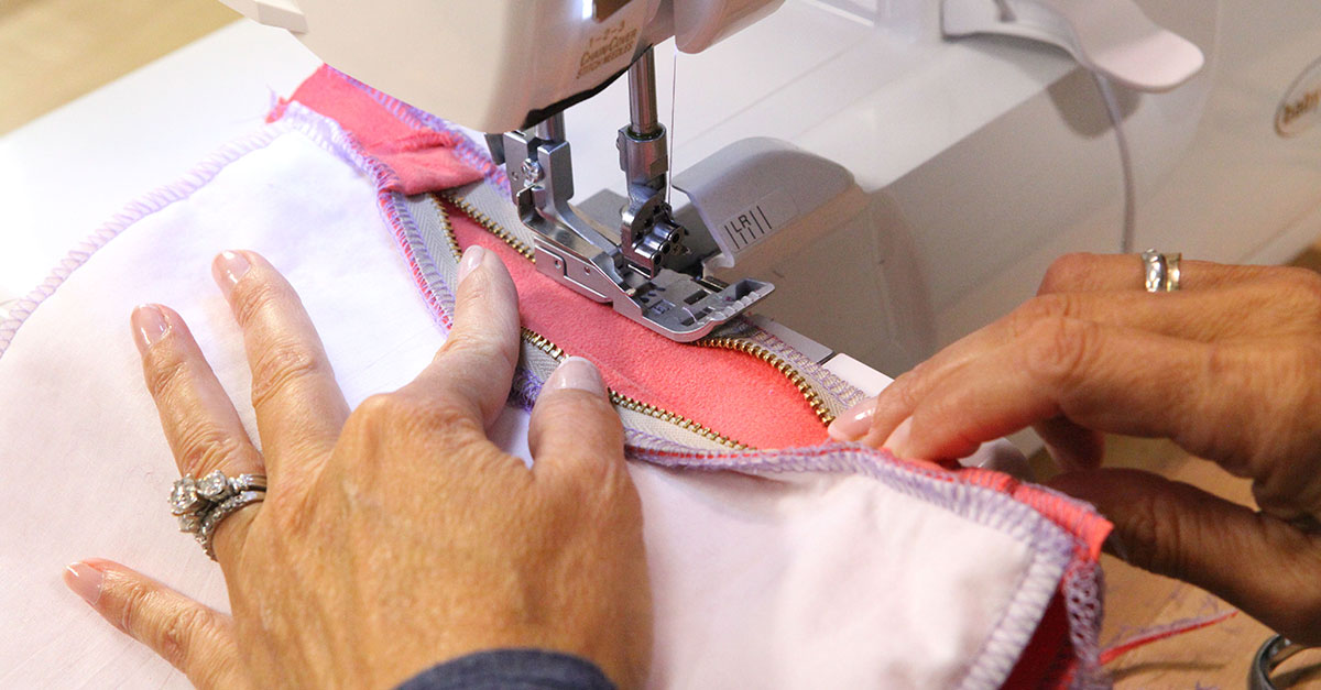 Swing a zipper from the inside